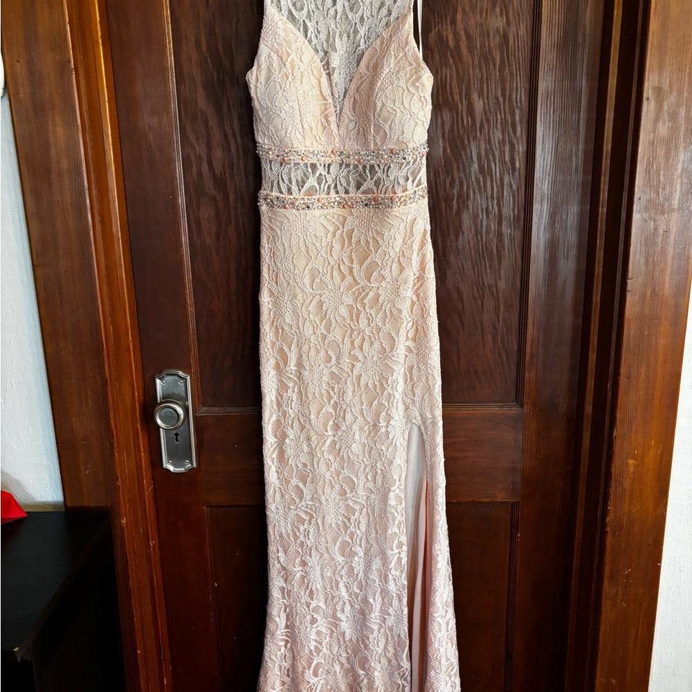 Elegant Lace Evening Gown